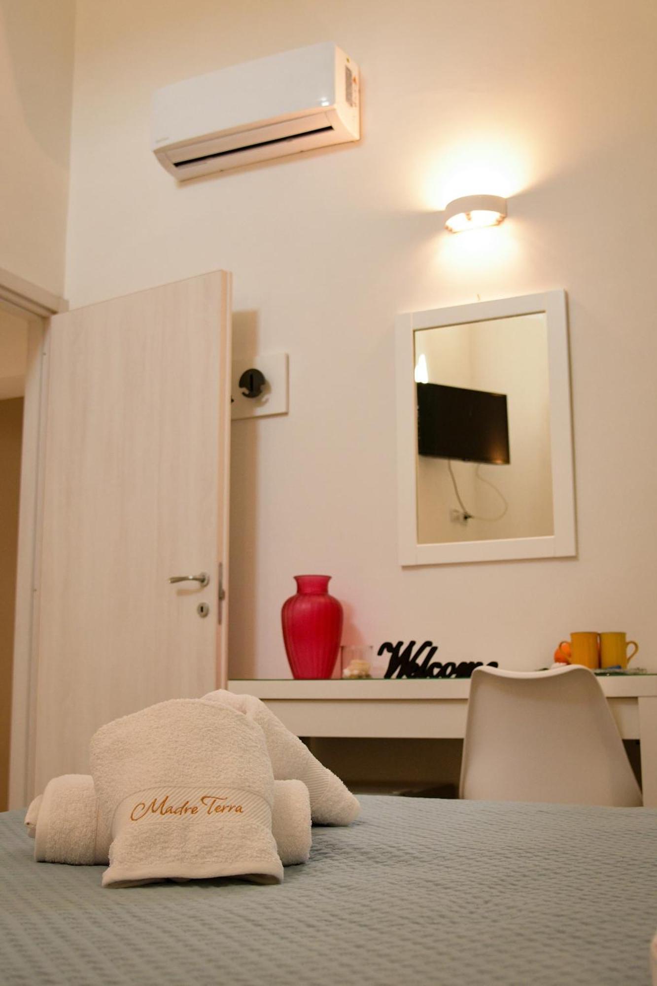 Madre Terra Apartment & Rooms Terrasini Kültér fotó