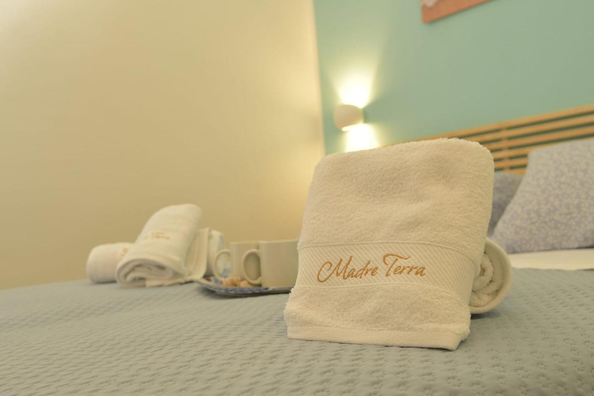 Madre Terra Apartment & Rooms Terrasini Kültér fotó